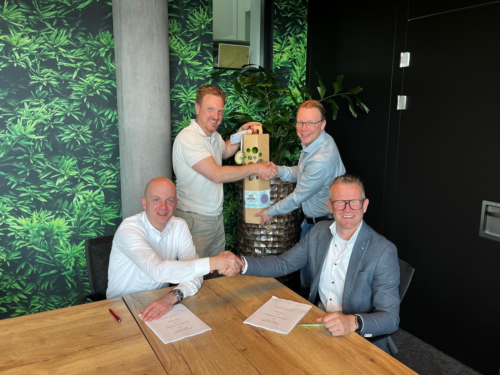 Van der Heijden en Casade ondertekening overeenkomst Bloemwaard
